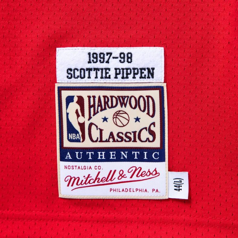 Swingman Jersey Mitchell & Ness Chicago Bulls #33 Scottie Pippen Authentic Road Finals Red 2