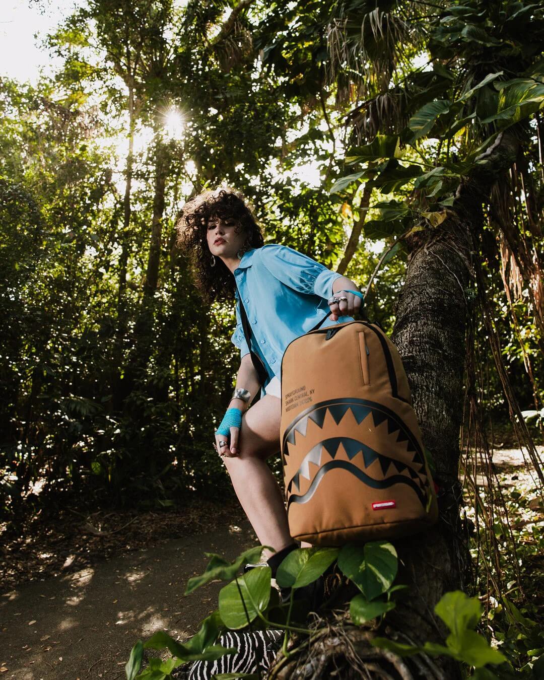 Rucsac Sprayground Shark Central DLX-Faux Suede 10 Rucsac Sprayground Shark Central DLX-Faux Suede 10